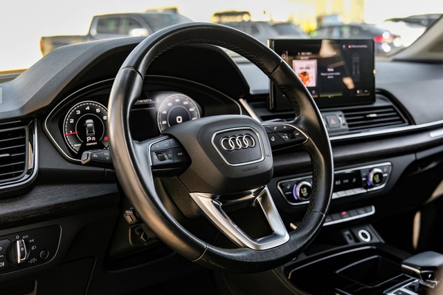 Audi Q5 Vehicle Main Gallery Image 16
