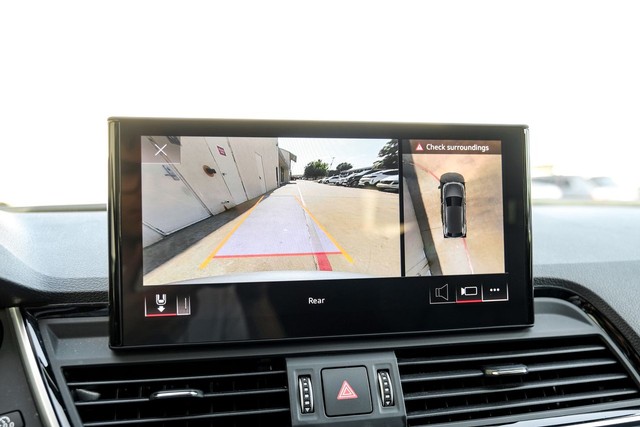 Audi Q5 Vehicle Main Gallery Image 24