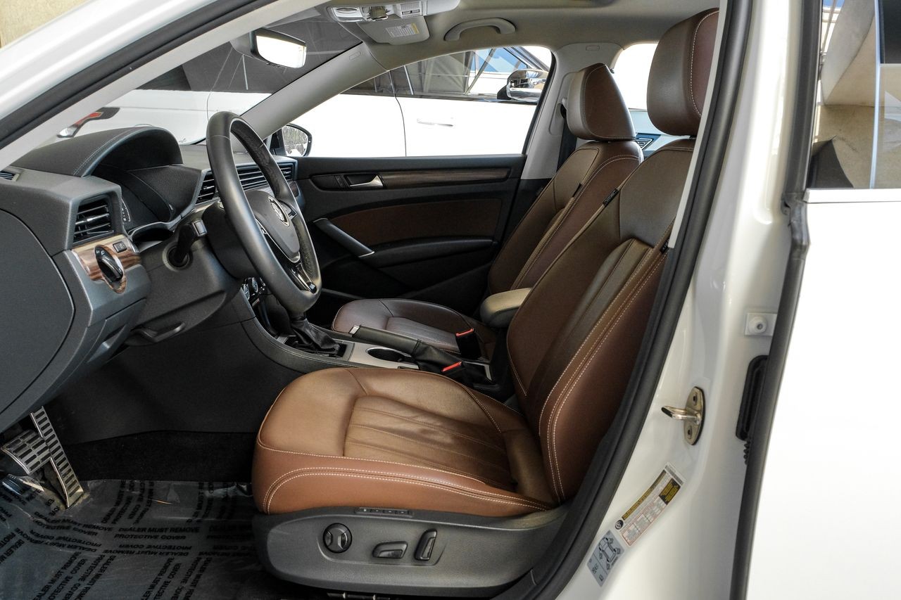 Volkswagen Passat Vehicle Main Gallery Image 04