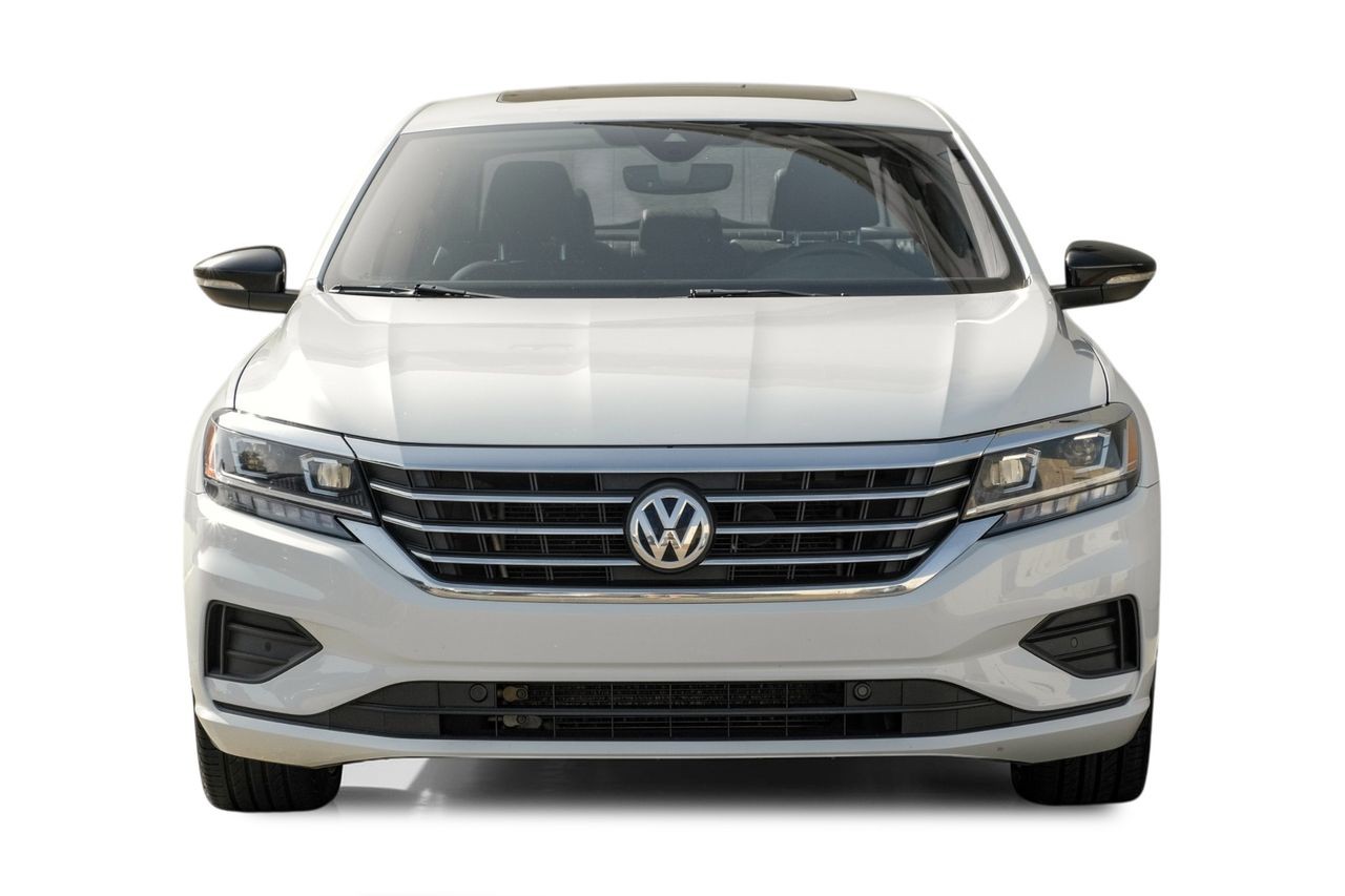 Volkswagen Passat Vehicle Main Gallery Image 06