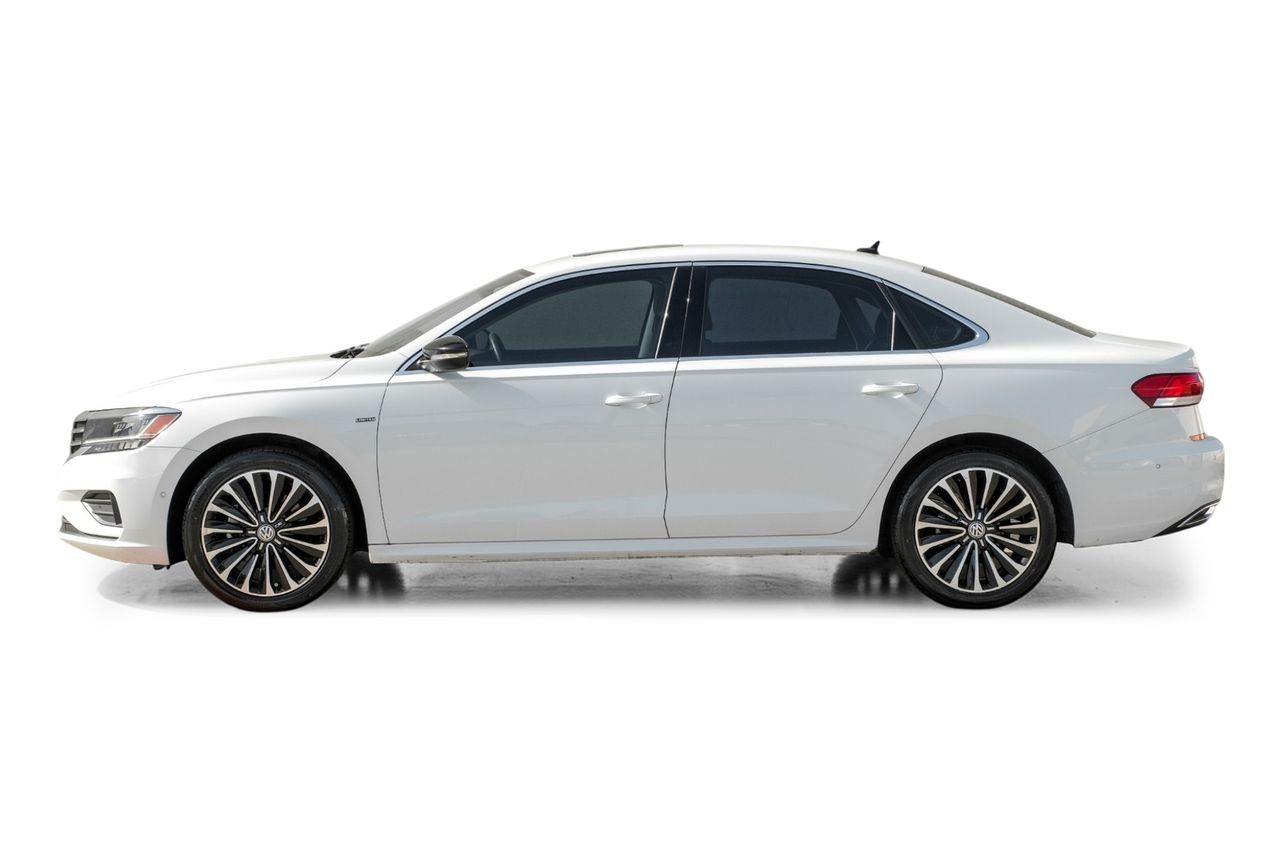 Volkswagen Passat Vehicle Main Gallery Image 12