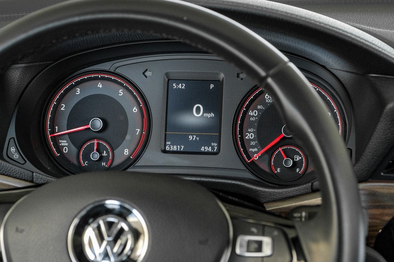 Volkswagen Passat Vehicle Main Gallery Image 20