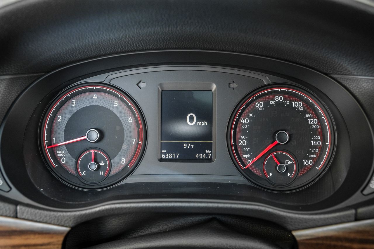 Volkswagen Passat Vehicle Main Gallery Image 21