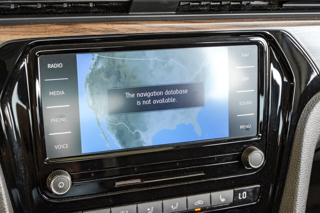 Volkswagen Passat Vehicle Main Gallery Image 25