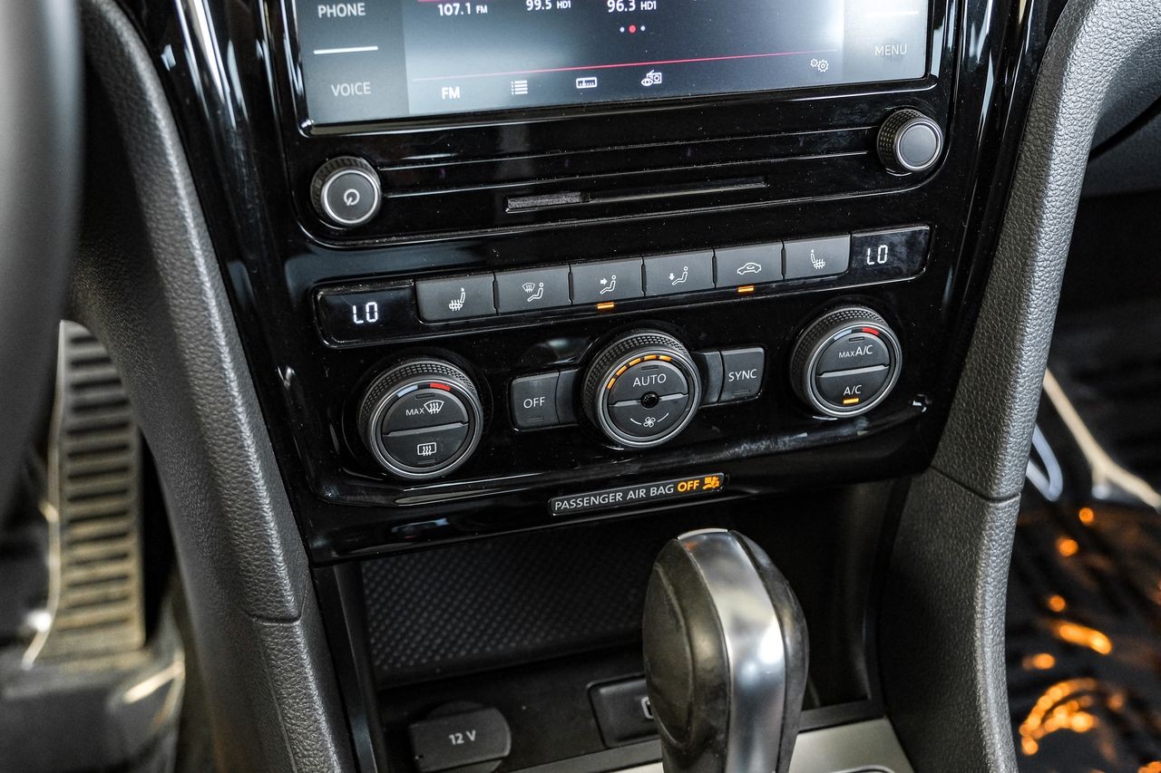 Volkswagen Passat Vehicle Main Gallery Image 28