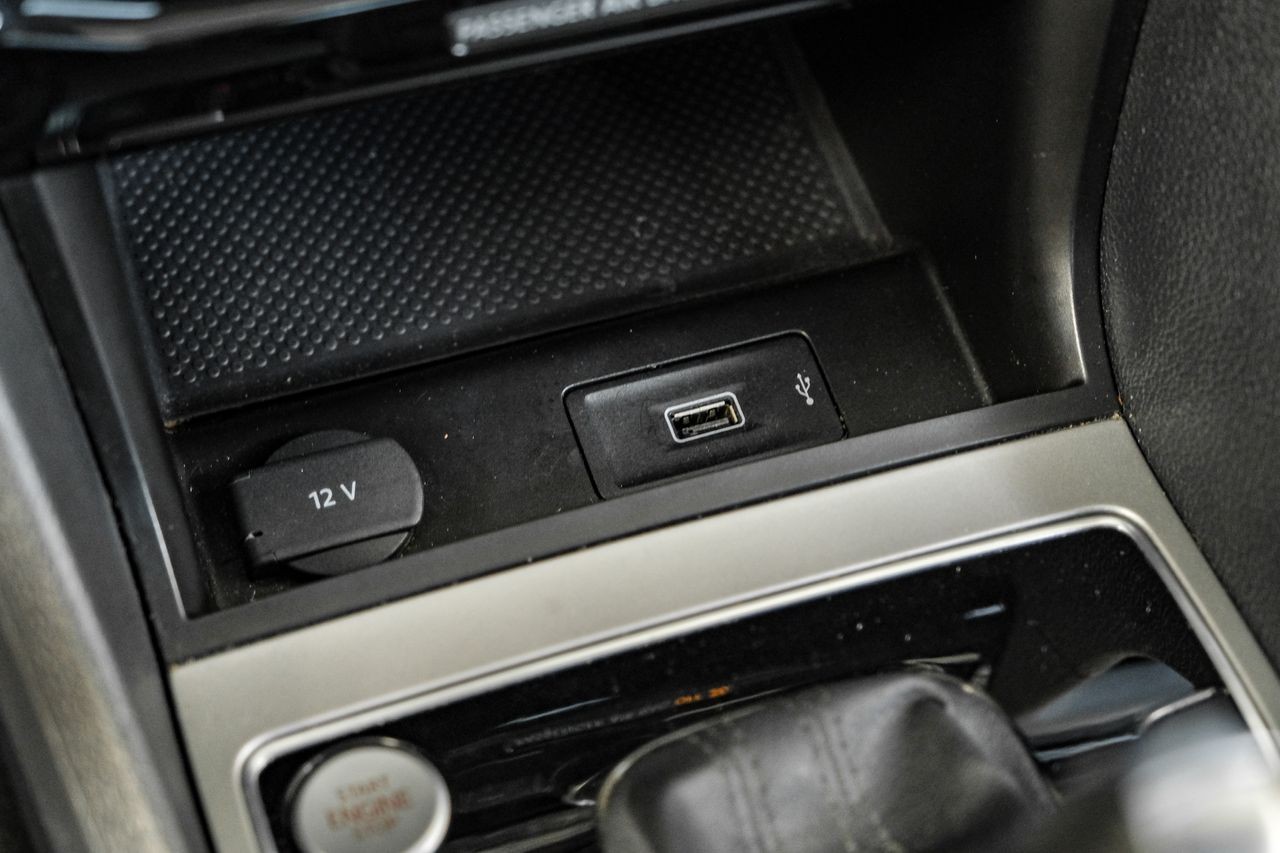 Volkswagen Passat Vehicle Main Gallery Image 29