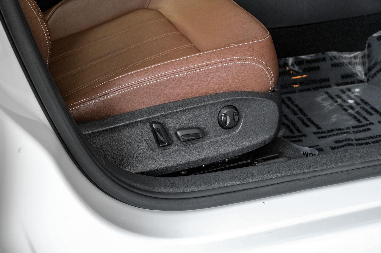 Volkswagen Passat Vehicle Main Gallery Image 38