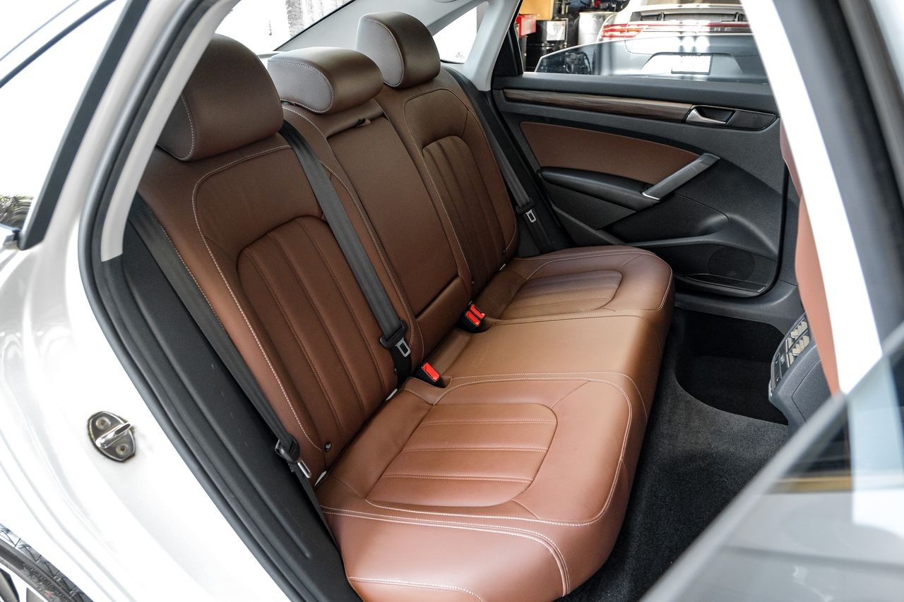 Volkswagen Passat Vehicle Main Gallery Image 39