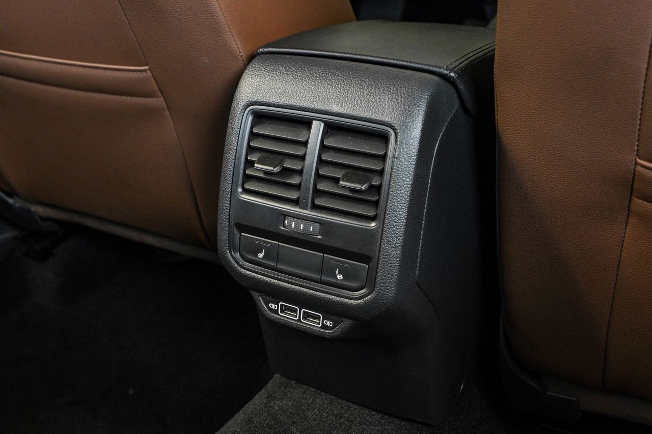 Volkswagen Passat Vehicle Main Gallery Image 41