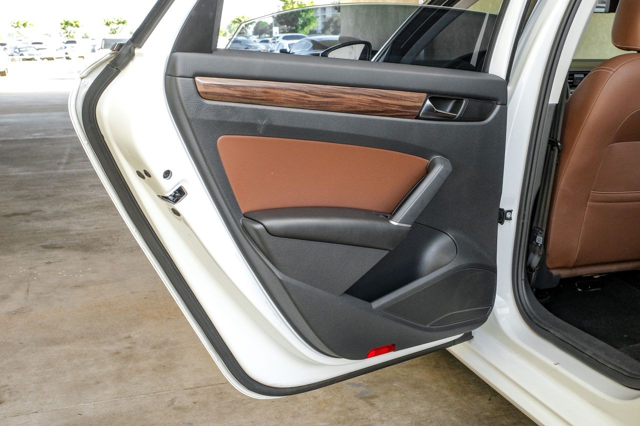 Volkswagen Passat Vehicle Main Gallery Image 50