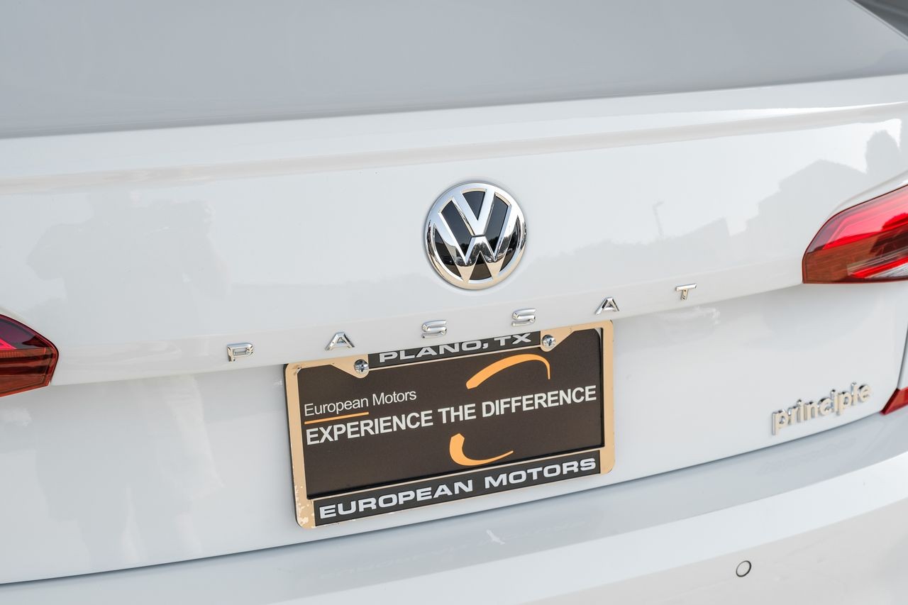 Volkswagen Passat Vehicle Main Gallery Image 54