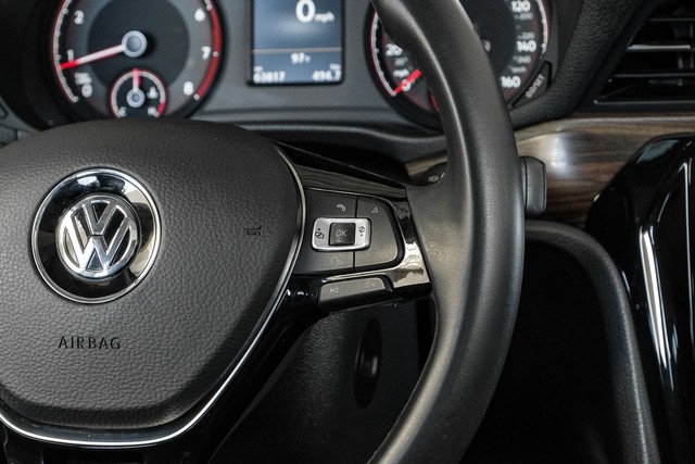 Volkswagen Passat Vehicle Main Gallery Image 19