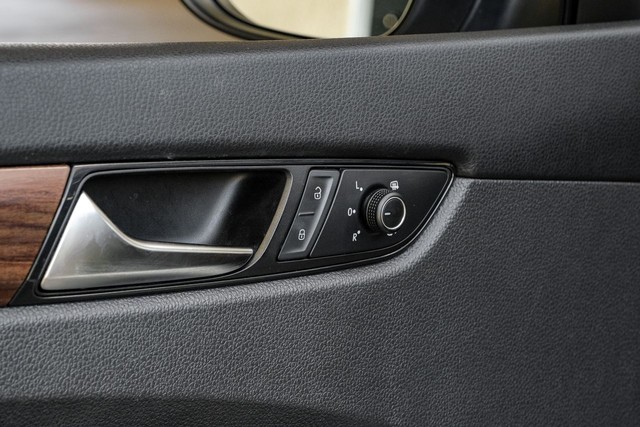 Volkswagen Passat Vehicle Main Gallery Image 48