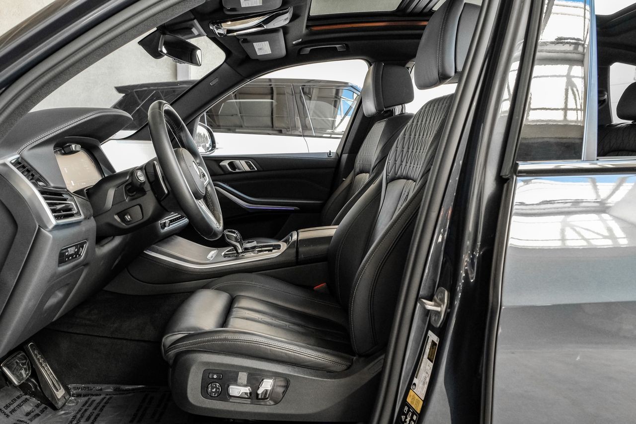 BMW X5 Vehicle Main Gallery Image 04