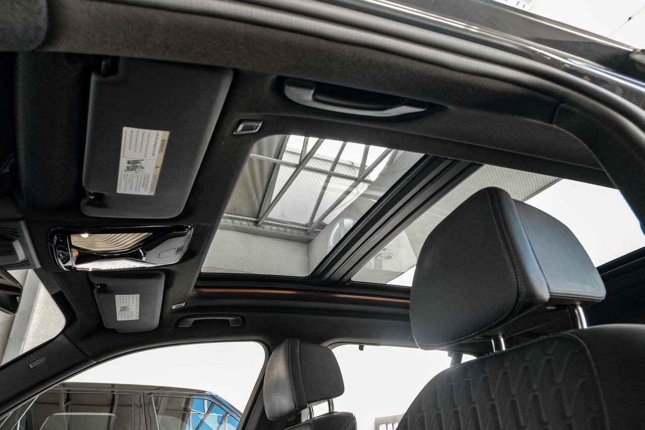BMW X5 Vehicle Main Gallery Image 05
