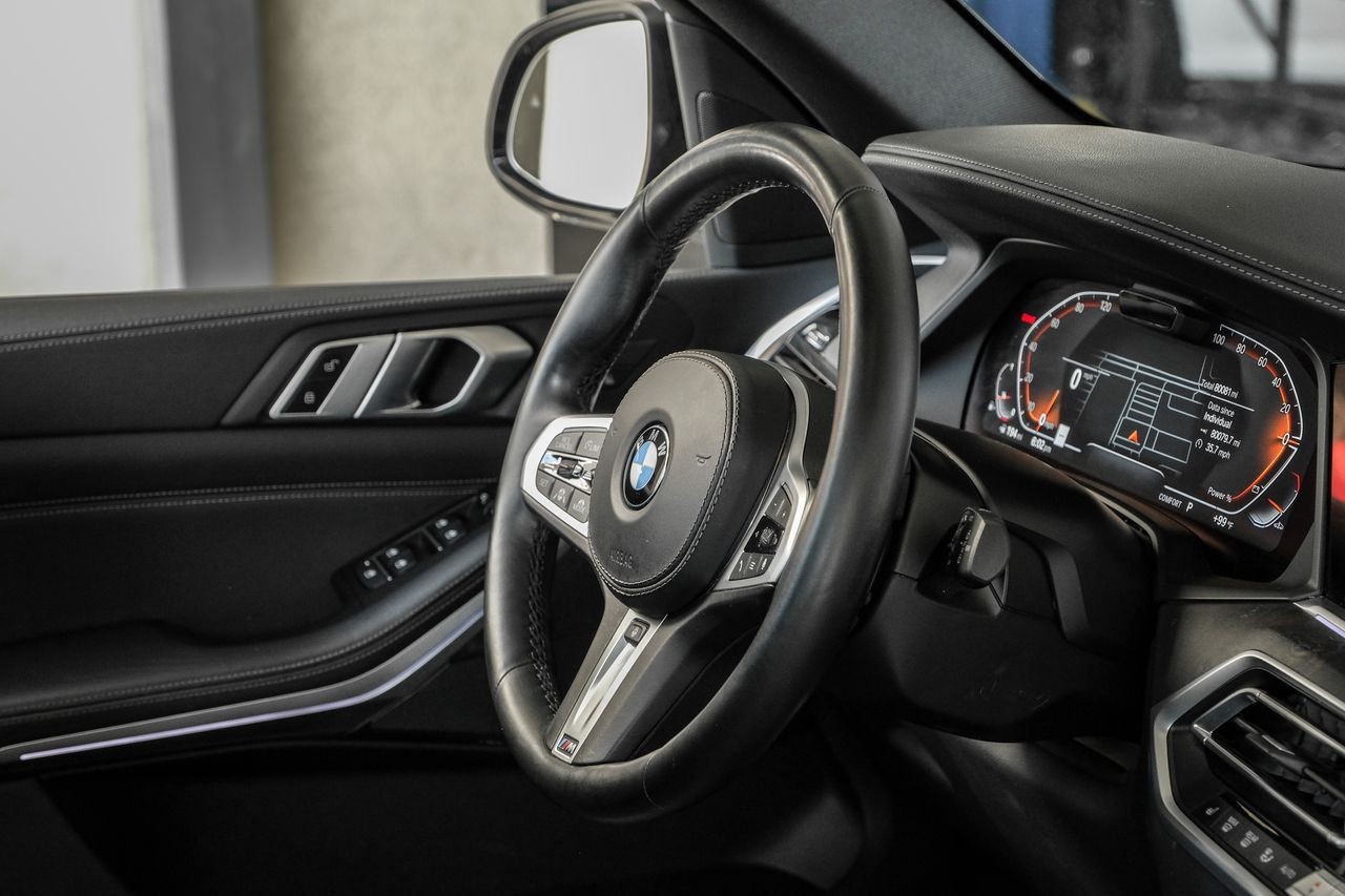 BMW X5 Vehicle Main Gallery Image 14