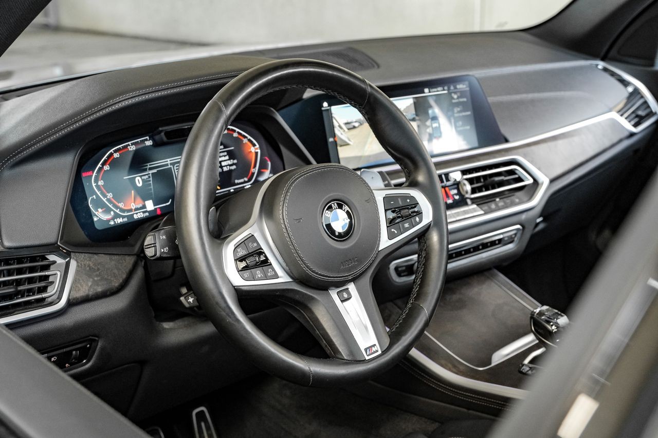 BMW X5 Vehicle Main Gallery Image 16