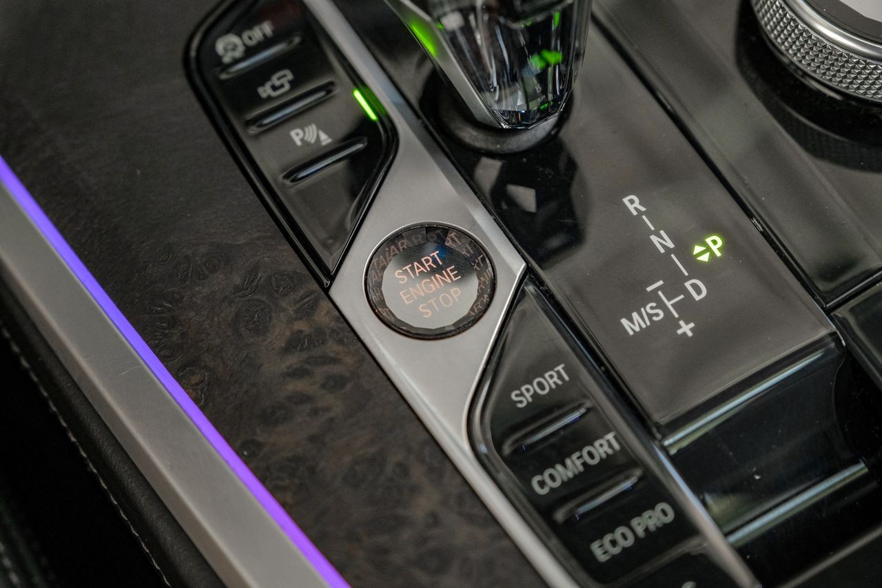 BMW X5 Vehicle Main Gallery Image 23