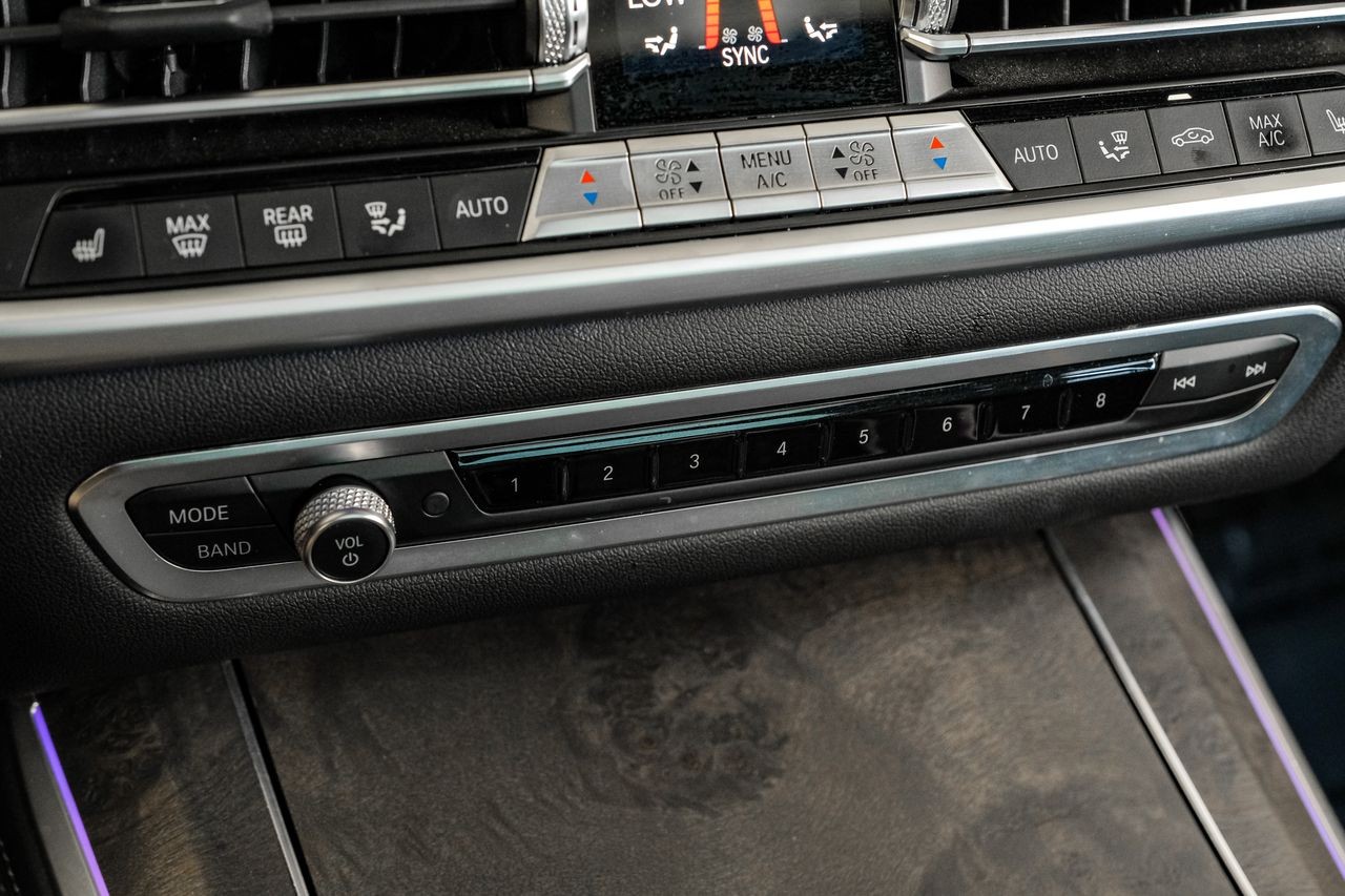 BMW X5 Vehicle Main Gallery Image 34