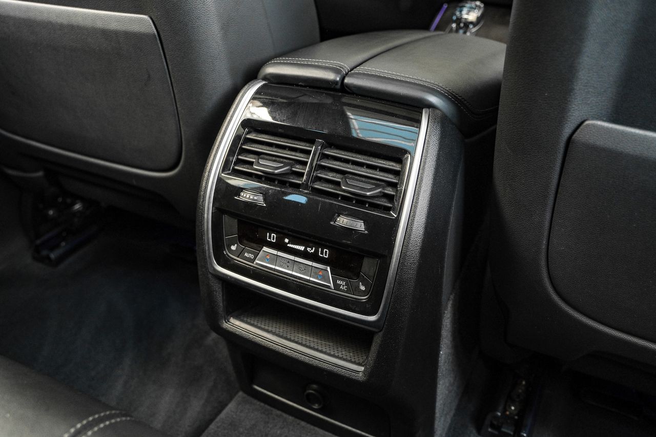 BMW X5 Vehicle Main Gallery Image 50