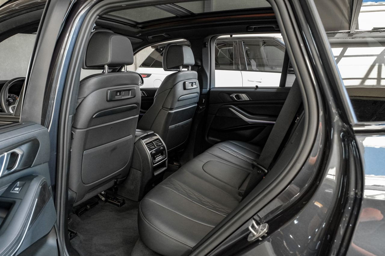 BMW X5 Vehicle Main Gallery Image 51