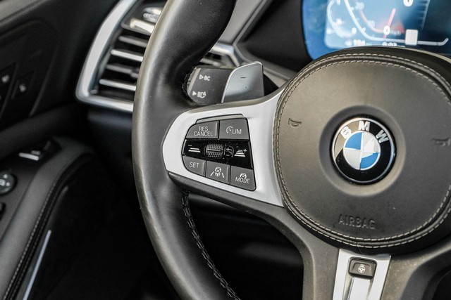 BMW X5 Vehicle Main Gallery Image 18