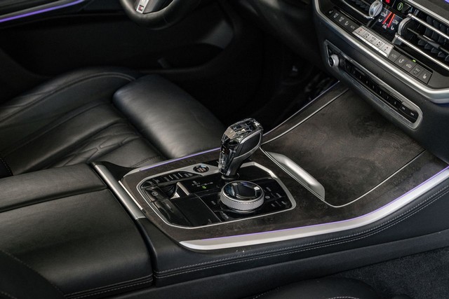 BMW X5 Vehicle Main Gallery Image 26