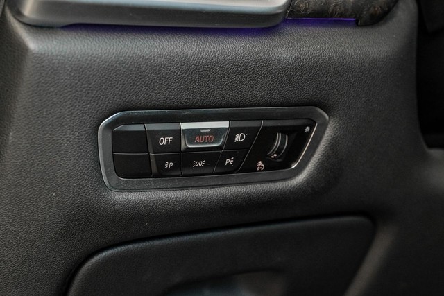 BMW X5 Vehicle Main Gallery Image 36
