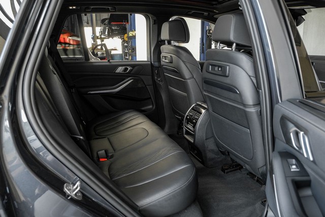 BMW X5 Vehicle Main Gallery Image 48
