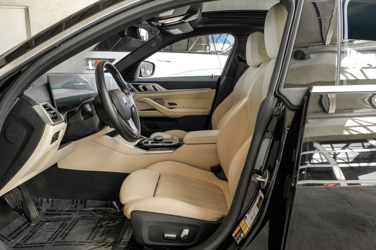 BMW i4 Vehicle Main Gallery Image 04