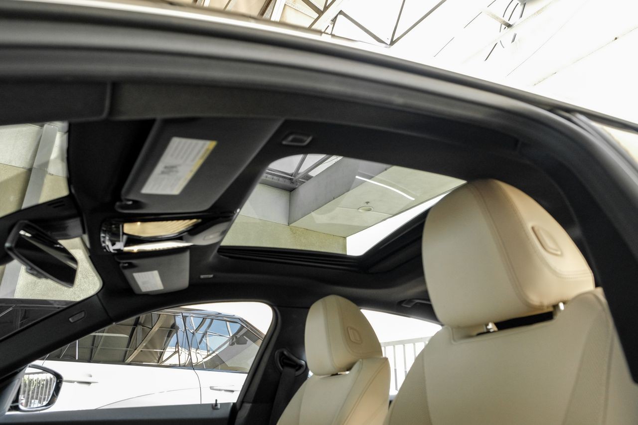 BMW i4 Vehicle Main Gallery Image 05