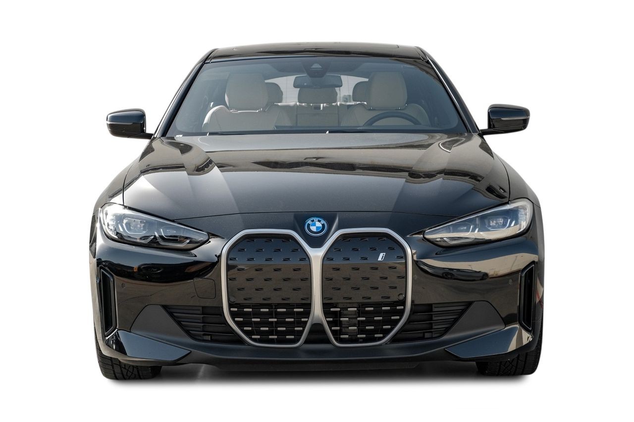 BMW i4 Vehicle Main Gallery Image 06
