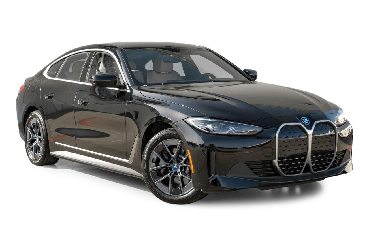 BMW i4 Vehicle Main Gallery Image 07