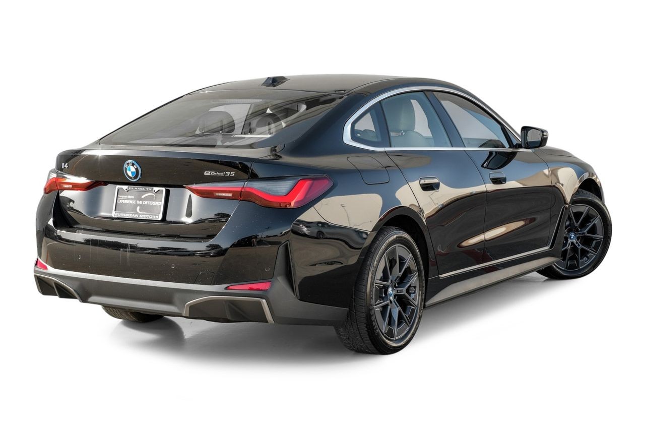BMW i4 Vehicle Main Gallery Image 09