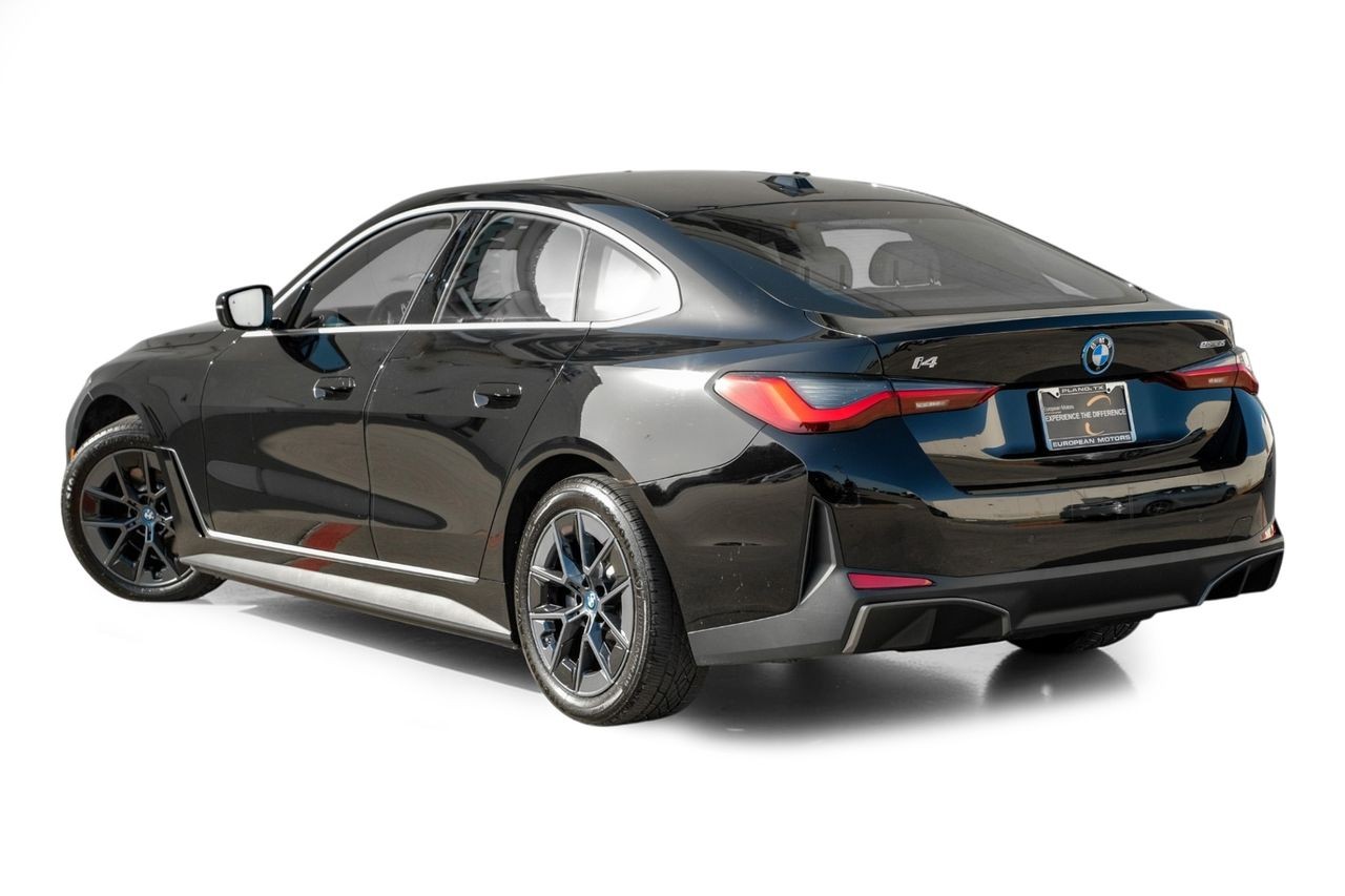 BMW i4 Vehicle Main Gallery Image 11