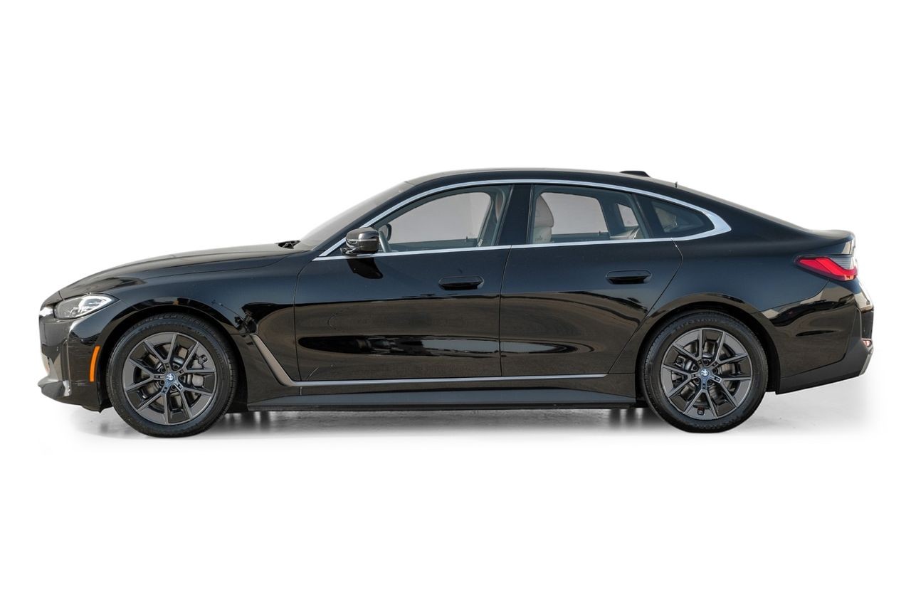 BMW i4 Vehicle Main Gallery Image 12