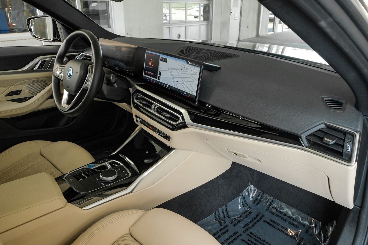 BMW i4 Vehicle Main Gallery Image 13