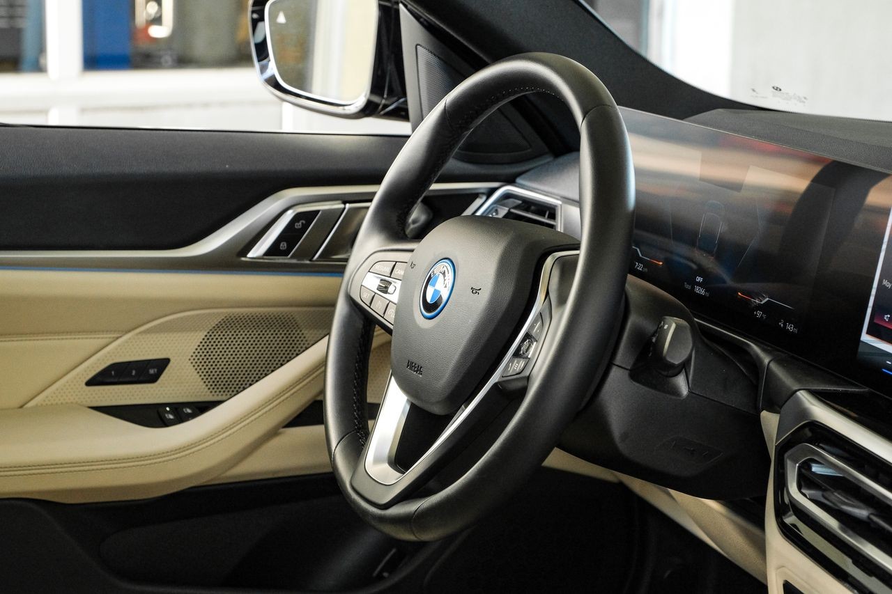 BMW i4 Vehicle Main Gallery Image 14