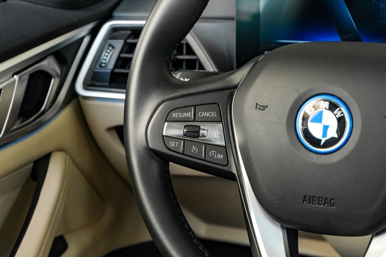 BMW i4 Vehicle Main Gallery Image 18