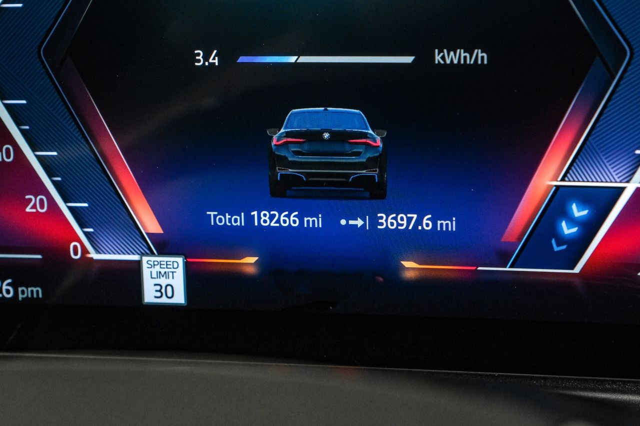 BMW i4 Vehicle Main Gallery Image 21