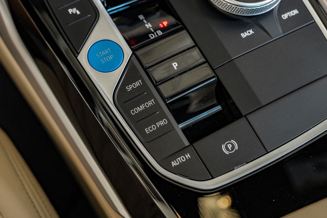 BMW i4 Vehicle Main Gallery Image 27