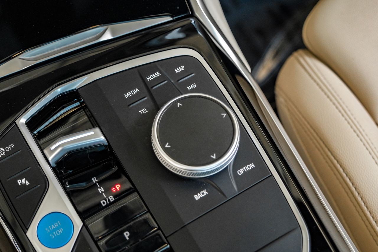 BMW i4 Vehicle Main Gallery Image 29