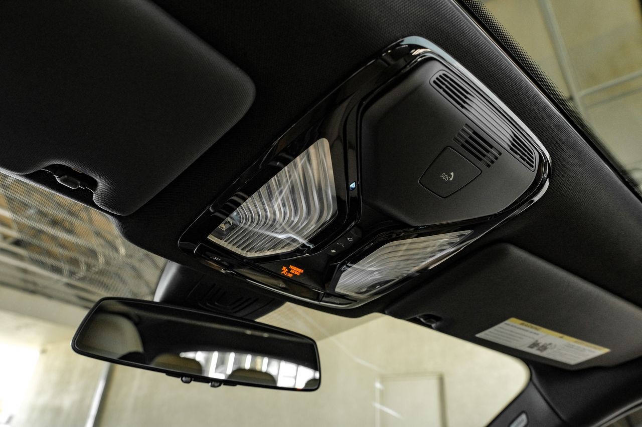 BMW i4 Vehicle Main Gallery Image 33