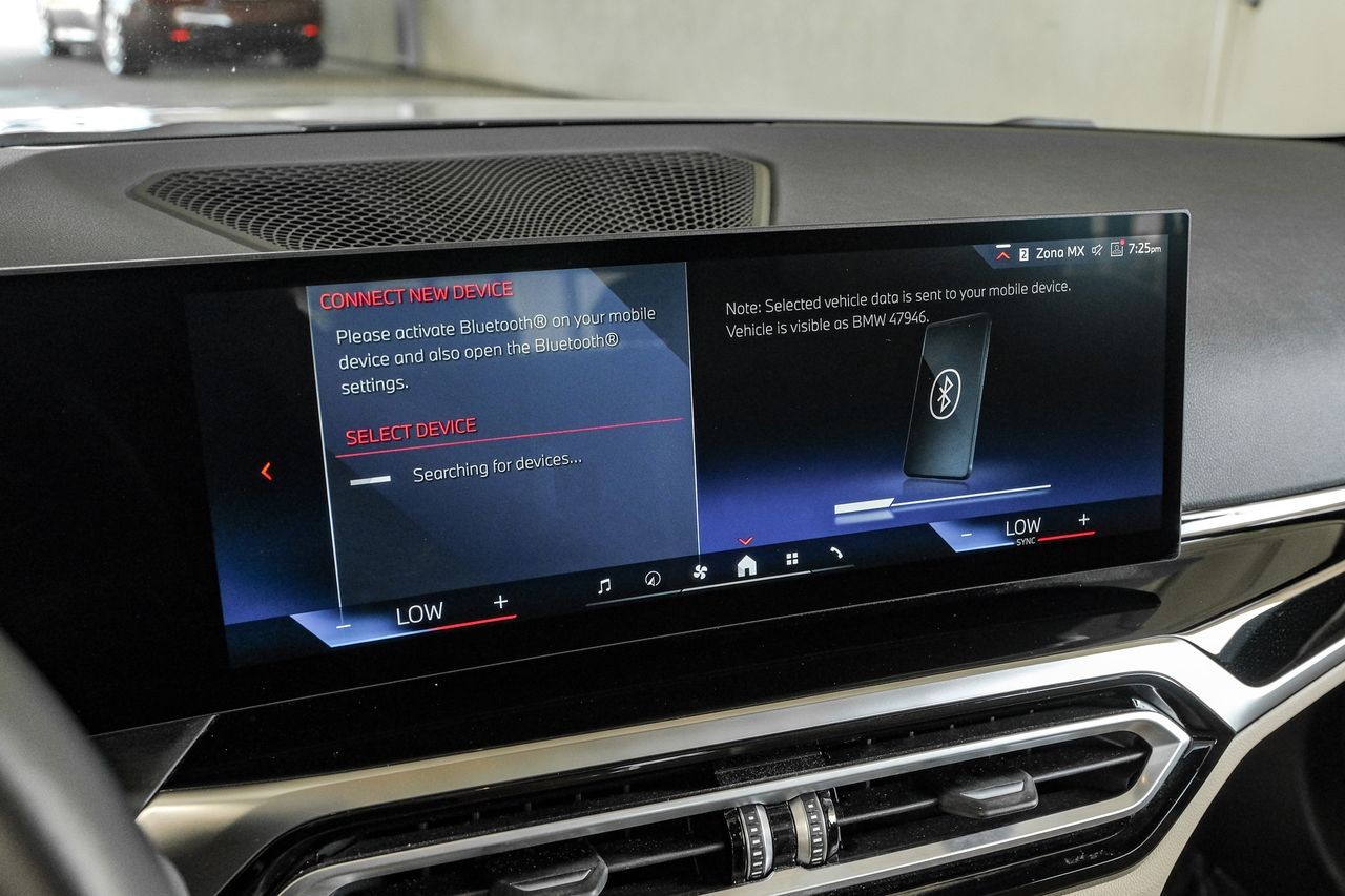 BMW i4 Vehicle Main Gallery Image 36