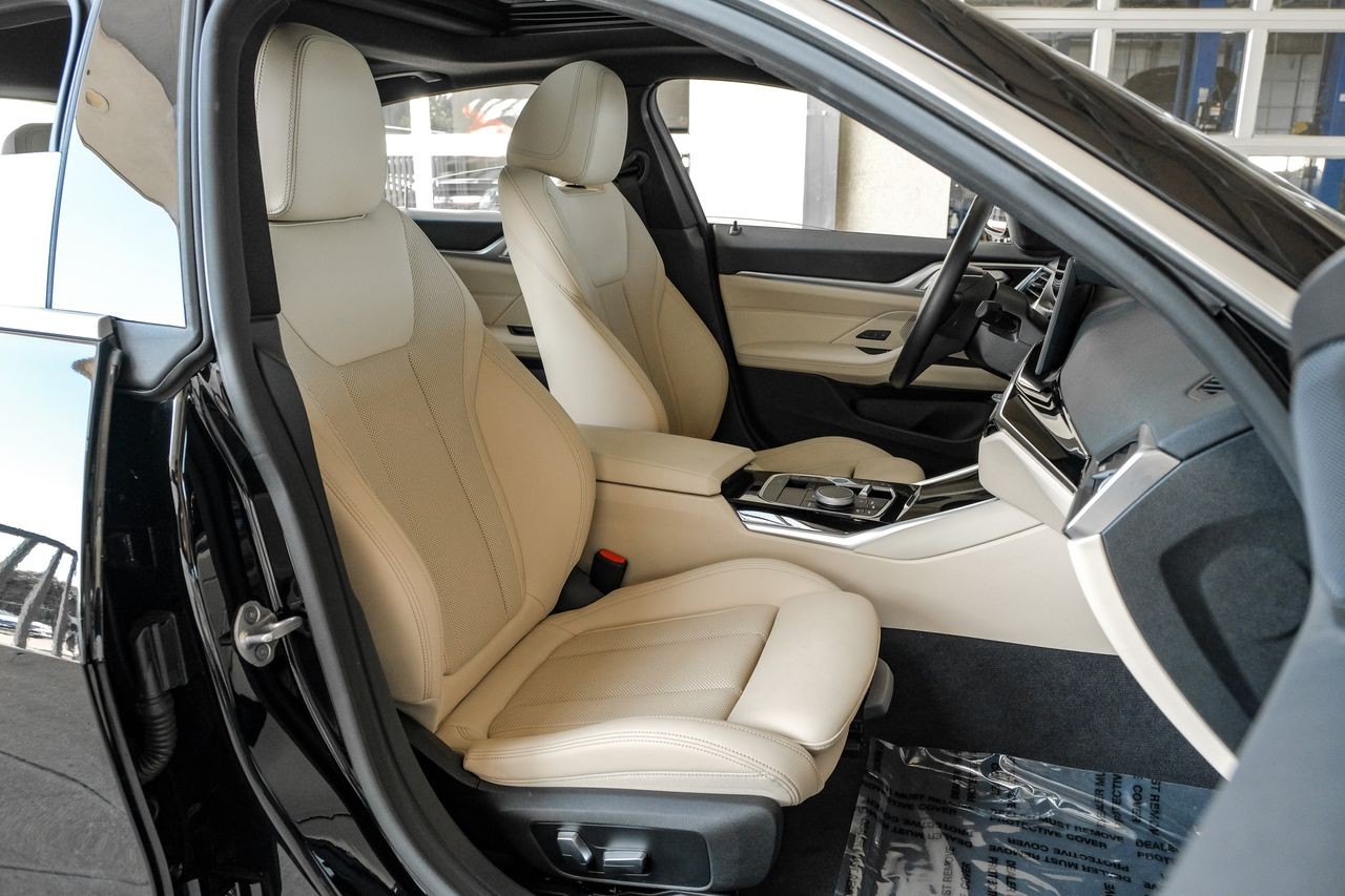 BMW i4 Vehicle Main Gallery Image 40