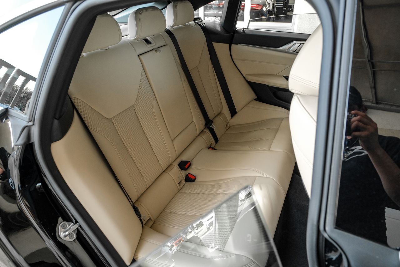 BMW i4 Vehicle Main Gallery Image 41