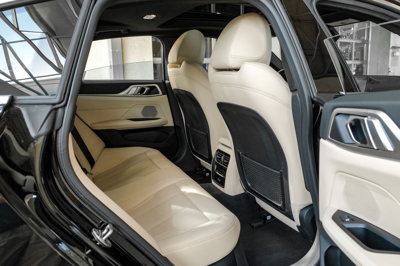 BMW i4 Vehicle Main Gallery Image 42