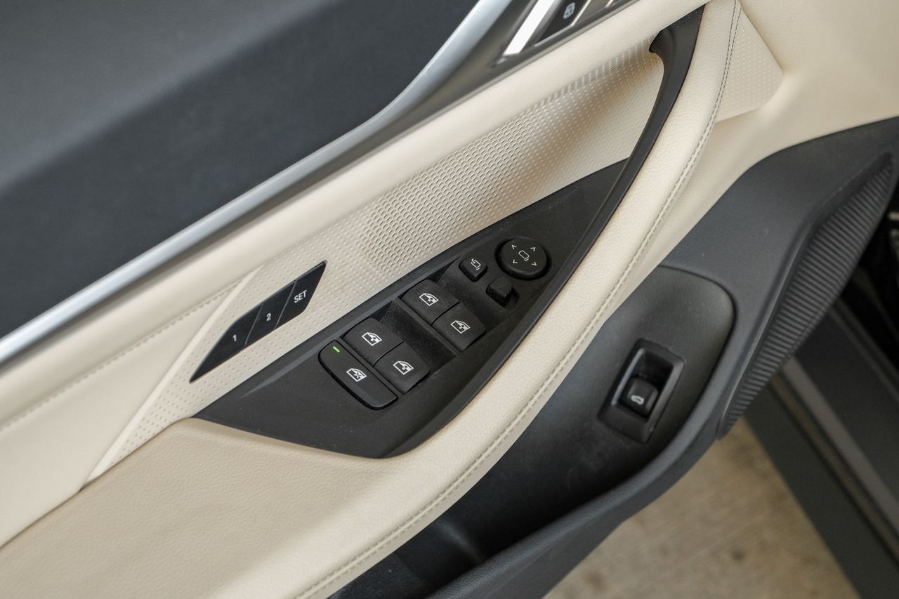 BMW i4 Vehicle Main Gallery Image 48