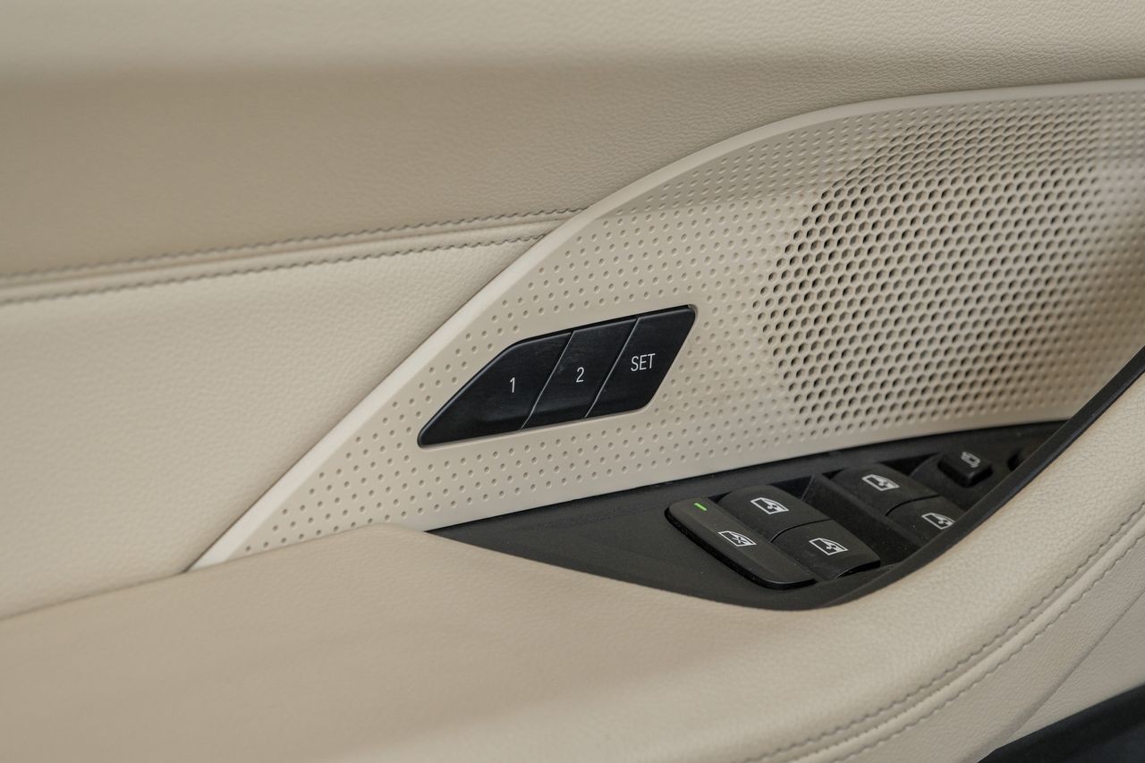 BMW i4 Vehicle Main Gallery Image 49