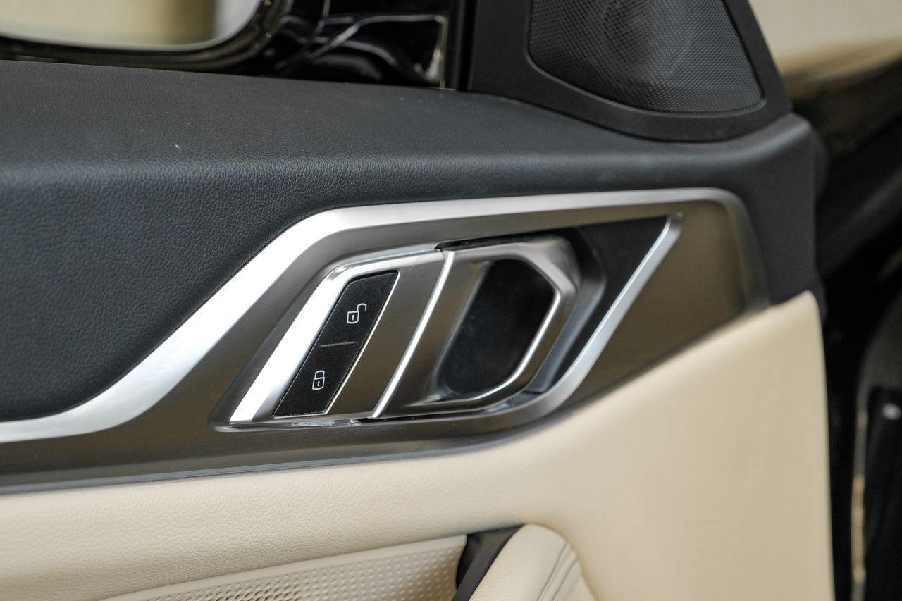 BMW i4 Vehicle Main Gallery Image 50